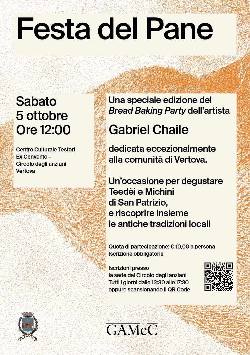 Un evento tra tradizione e innovazione per celebrare le radici culturali di Vertova e aprirle al territorio

L’amministrazione comunale di Vertova, in collaborazione con GAMeC – Galleria d’Arte Moderna e Contemporanea di Bergamo, organizza la “Festa del Pane”, un Baking Party che combina arte contemporanea e tradizioni culinarie locali con l’obiettivo offrirle non solo alla comunità di Vertova ma anche a un pubblico più ampio, al fine di conoscere e promuovere il patrimonio culturale del paese oltre i suoi confini, nonché di rinsaldare i legami tra i cittadini.

L’evento, che si svolgerà sabato 5 ottobre alle ore 12 presso il Centro Culturale Testori (ex Covento) – Circolo degli anziani, si propone di attrarre visitatori e curiosi, permettendo loro di scoprire il patrimonio culturale e gastronomico del nostro paese attraverso un’esperienza unica che combina arte, storia e cucina.

Durante la giornata verranno riscoperte – e degustate – antiche tradizioni del territorio come i Teedei ed i Michini di San Patrizio, così come i prodotti delle aziende agricole locali.
Elemento centrale dell’evento sarà la presenza dell’opera-forno creata dall’artista argentino Gabriel Chaile, realizzata nell’ambito del progetto “Pensare come una montagna” di GAMeC.
Chaile, riconosciuto per la sua capacità di fondere tradizioni e narrazioni comunitarie nelle sue opere, ha concepito un forno scultoreo ispirato alle tradizioni locali di Vertova.